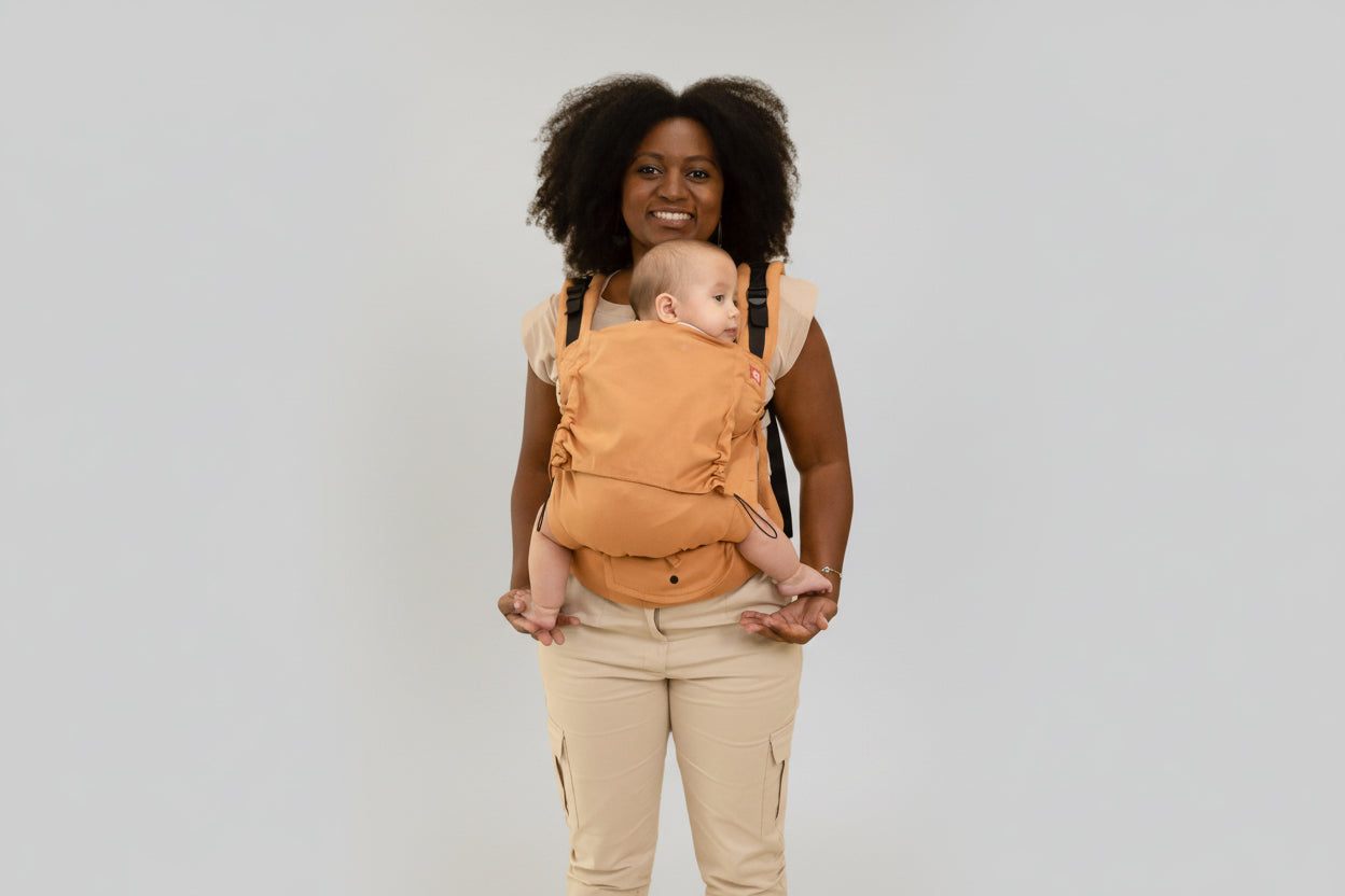 Mochila ergonômica para bebê UpaSlings em algodão posição frontal barriga com barriga
Carregador de bebê ergonômico UpaSlings ajuste nas costas com alças acolchoadas
Mochila porta-bebê UpaSlings com bebê em posição ergonômica correta
